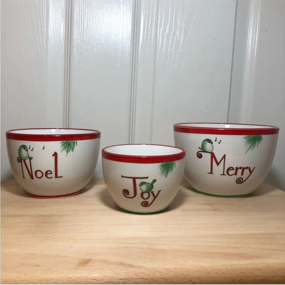 Everyday White‎ Porcelain Holiday Christmas Serving Nesting Bowls Set If 3